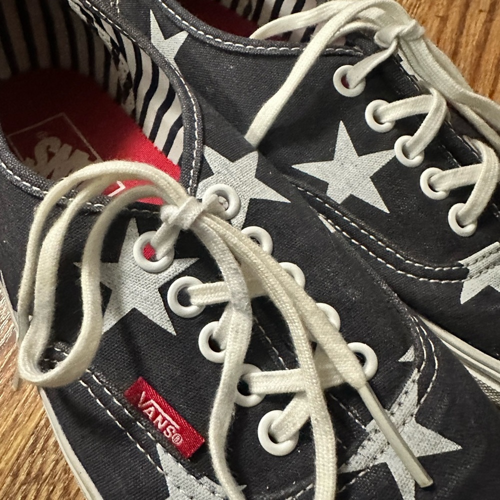 Vans “Stars” Lace Up Canvas Shoes Women’s 8